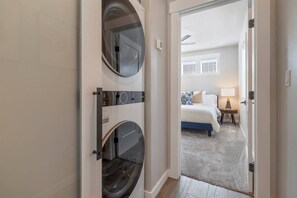 2 makuuhuonetta, silitysrauta/-lauta, Wi-Fi, vuodevaatteet