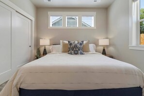 2 chambres, fer et planche à repasser, Wi-Fi, draps fournis