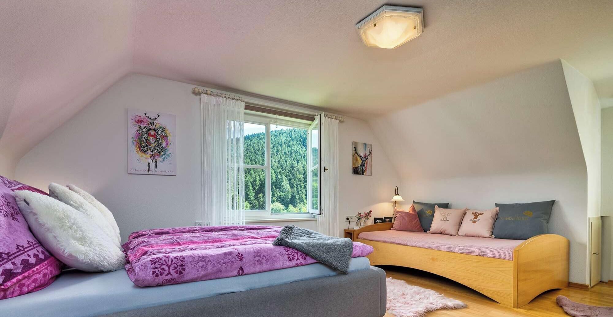 3 Schlafzimmer, Schreibtisch, Bügeleisen/Bügelbrett, Reisekinderbett