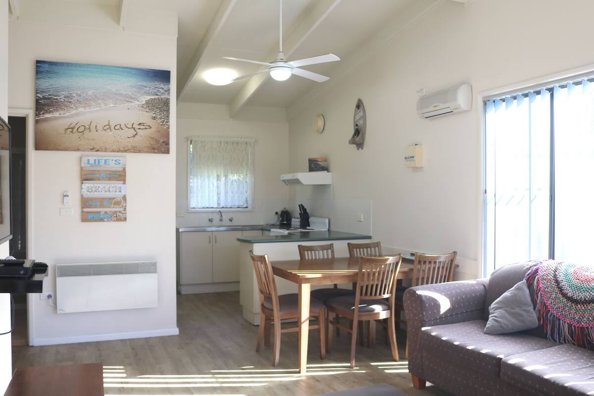 Standard Apartment, 2 Bedrooms | Private kitchen