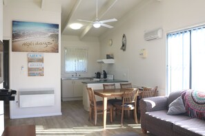 Standard Apartment, 2 Bedrooms | Private kitchen - Admirals Lodge (Merimbula)