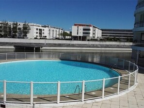 Pool - 1-Bedroom Apartment with Balcony, Parking, Pool, Near Amenities (La Rochelle)