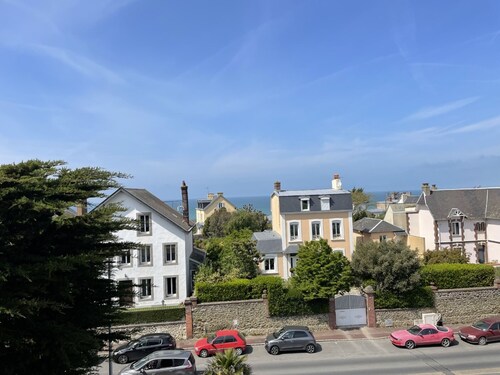 Apartment near beach and shops, 4 sleeps