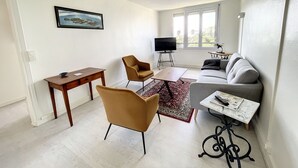 Living area - Apartment near beach and shops, 4 sleeps (Donville-les-Bains)