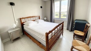 Room - Apartment near beach and shops, 4 sleeps (Donville-les-Bains)