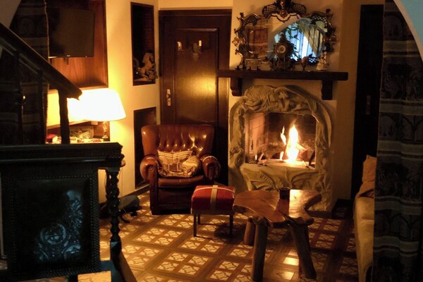 Cozy House Sleeps 2 With Pet Friendly Option - Alvor