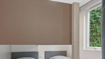 2 quartos, escrivaninha, acesso de cortesia à internet