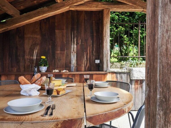 Outdoor dining - Woodhouse by Interhome (Colico)