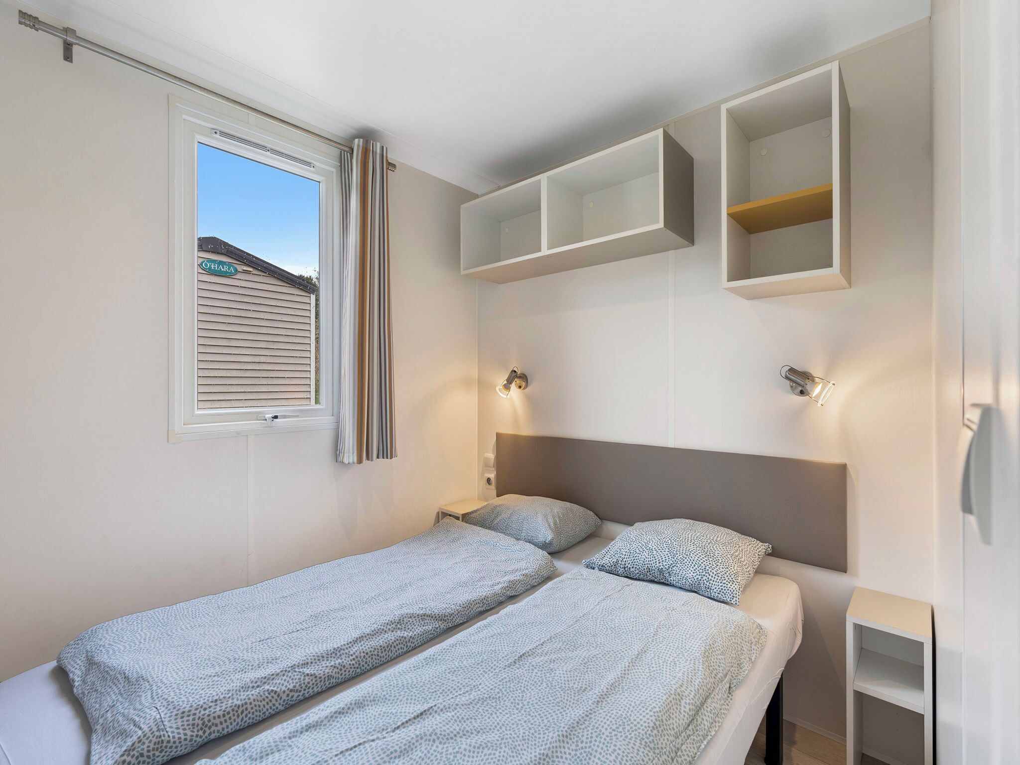 2 室のベッドルーム、デスク、WiFi