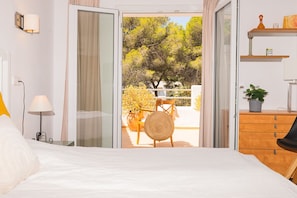 5 室のベッドルーム、アイロン / アイロン台、WiFi (無料)、ベッドシーツ