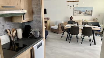 Refrigerador, microondas, parrilla de estufa y lavavajillas