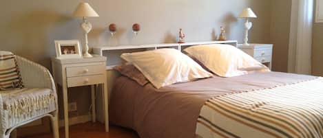 4 bedrooms, iron/ironing board, free WiFi, bed sheets