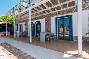 Outdoor dining - Pet-Friendly Apartment 'Mirage Arillas Maisonette B' with Sea View, Shared Pool & Wi-Fi (corfu)
