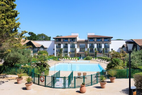 Ferienwohnung en Rez Jardin mit Pool, Terrasse und Garten