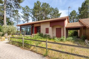 Exterior - Villa with Amazing Views, Terrace & Garden (Moliets-et-Maa)