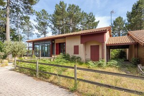 Exterior - Villa with Amazing Views, Terrace & Garden (Moliets-et-Maa)