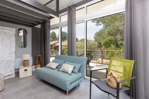 TV - Villa with Amazing Views, Terrace & Garden (Moliets-et-Maa)