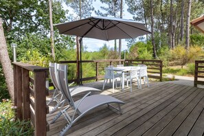 Outdoor dining - Villa with Stunning Views, Terrace and Garden (Moliets-et-Maa)