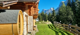 Chalet Baita Dani mit Bergblick, Sauna, WLAN und Terrasse