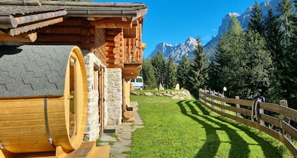 Chalet Baita Dani with Mountain View, Sauna, Wi-Fi and Terrace