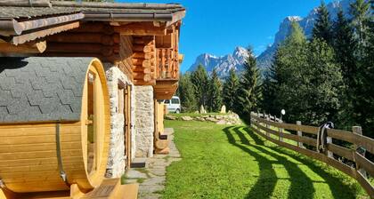 Chalet Baita Dani with Mountain View, Sauna, Wi-Fi and Terrace