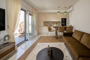 Apartment | Eigene Küche | Großer Kühlschrank, Mikrowelle, Ofen, Herdplatte