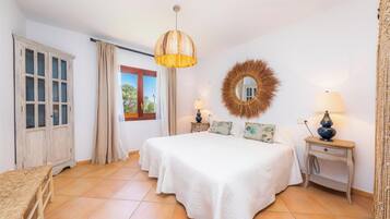 4 slaapkamers, een strijkplank/strijkijzer, gratis wifi, beddengoed