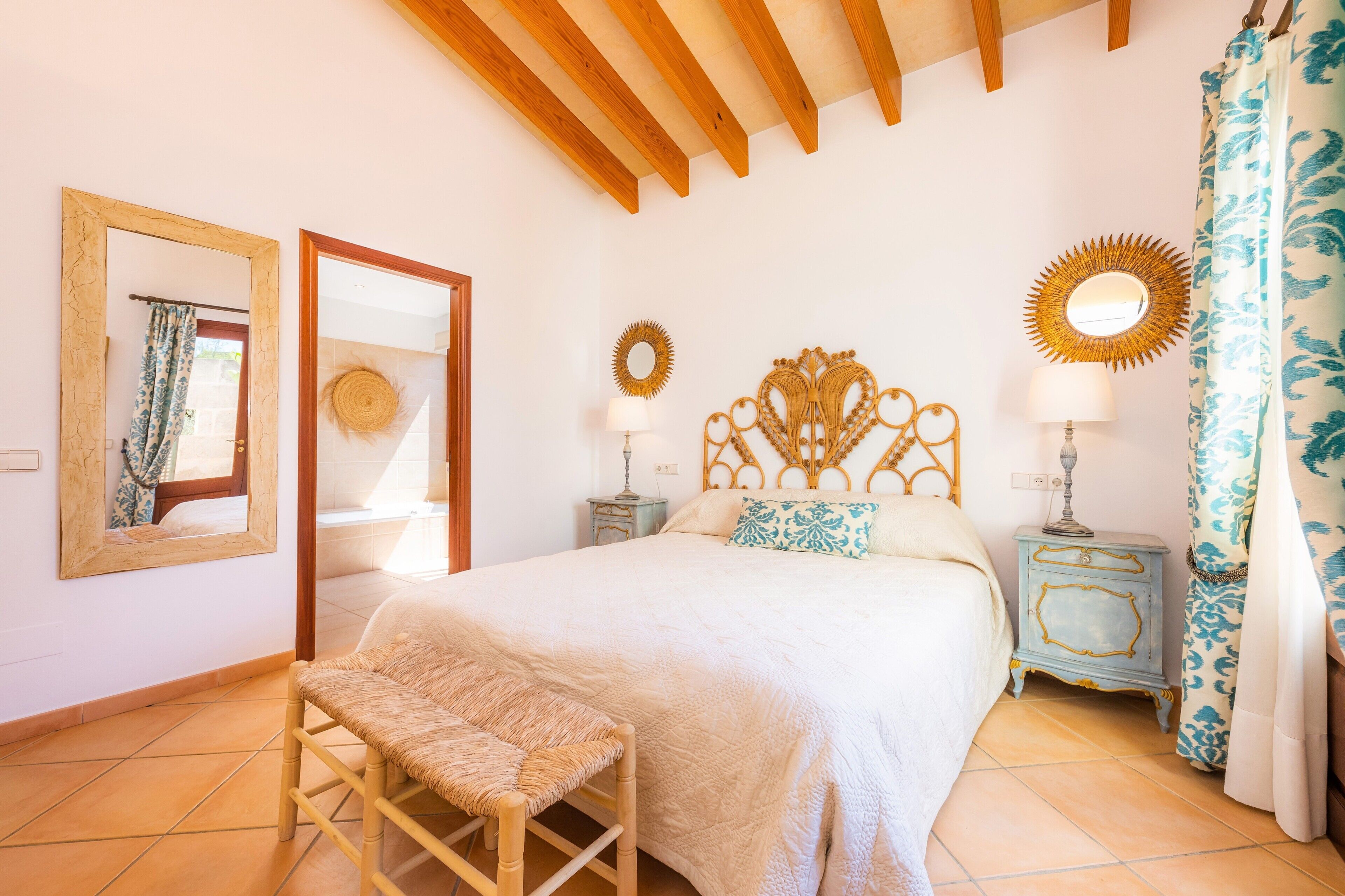 4 bedrooms, iron/ironing board, free WiFi, bed sheets