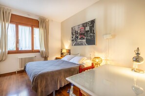 5 quartos, ferros/tábuas de passar roupa, Wi-Fi de cortesia