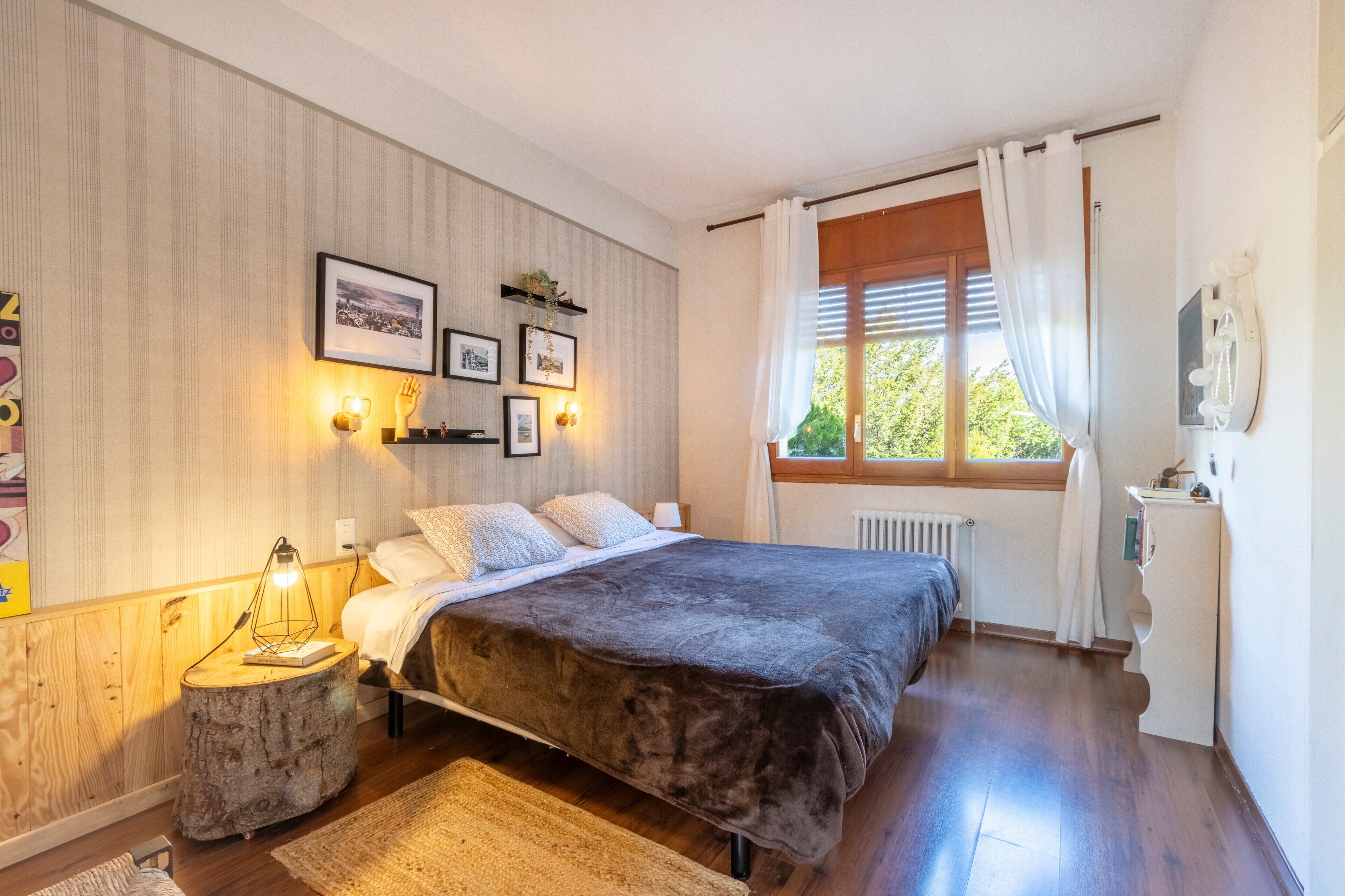 5 bedrooms, iron/ironing board, free WiFi, bed sheets