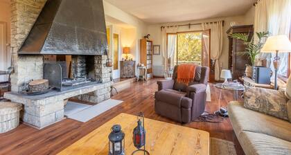 Yoar Holiday Home with Mountain Views and Wi-Fi