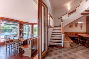 Dining - Villa Sole Pula close to the Beach with Pool, Garden & Wi-Fi (Pula)