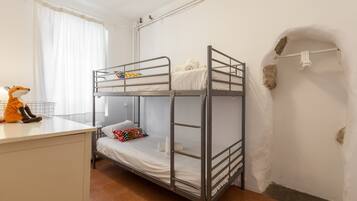 6 bedrooms, iron/ironing board, free WiFi, bed sheets
