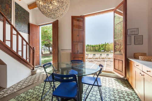Masia Sant Miquel: Holiday Home with Garden, Private Pool, and Walking Distance to the Beach!