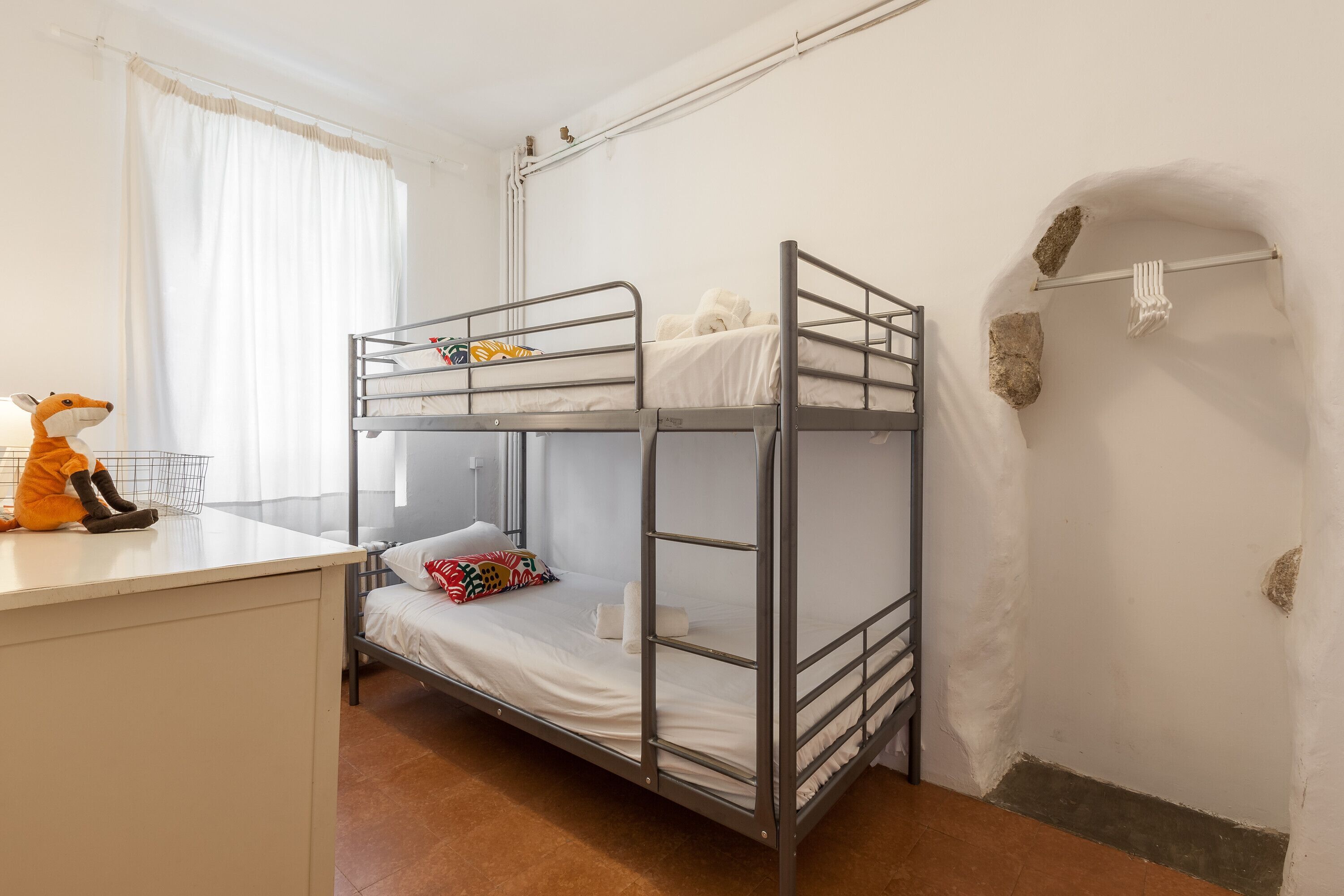 6 slaapkamers, een strijkplank/strijkijzer, gratis wifi, beddengoed