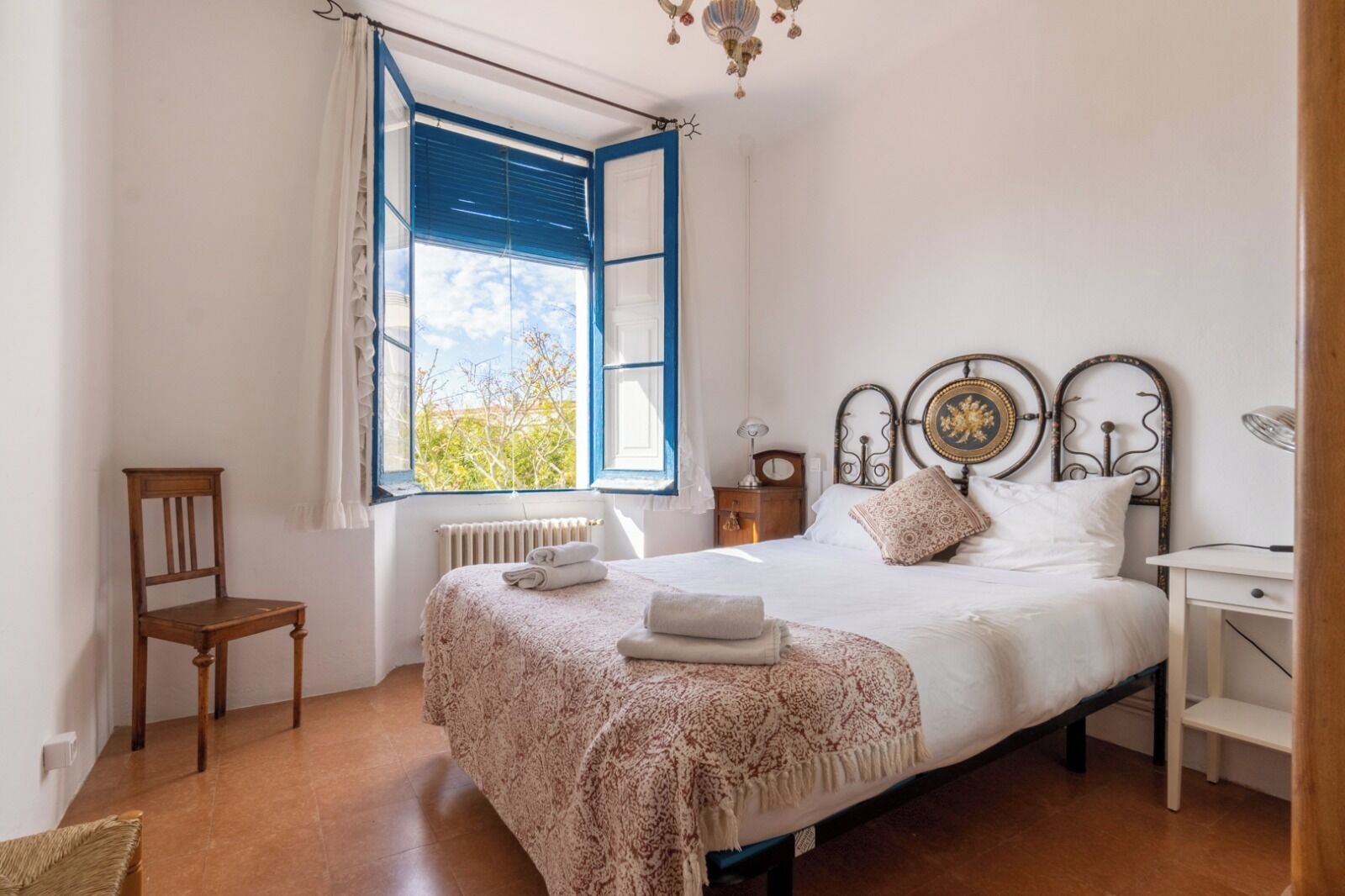 6 dormitorios, tabla de planchar con plancha, wifi gratis y ropa de cama