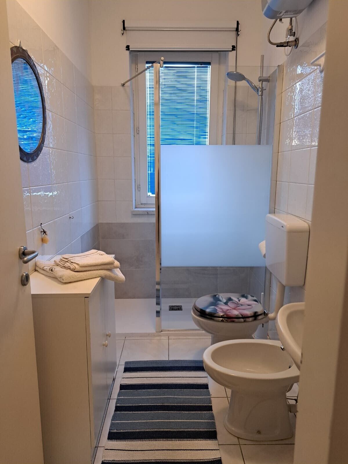Bathtub, hair dryer, towels