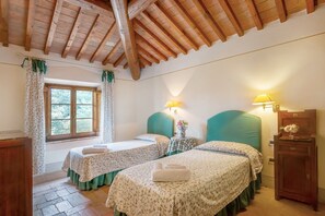 Spa - Villa 'Villa del Fattore' with Shared Pool, Private Terrace & Wi-Fi (Montespertoli)