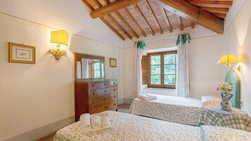 3 camere, ferro/asse da stiro, Wi-Fi gratuito, lenzuola