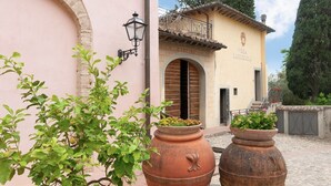A building with a pink facade, a balcony, and a sign that reads 'VILLA LAGICIOLA'. - Apartment 'La Torre' with Shared Pool, Private Terrace & Wi-Fi (Montespertoli)