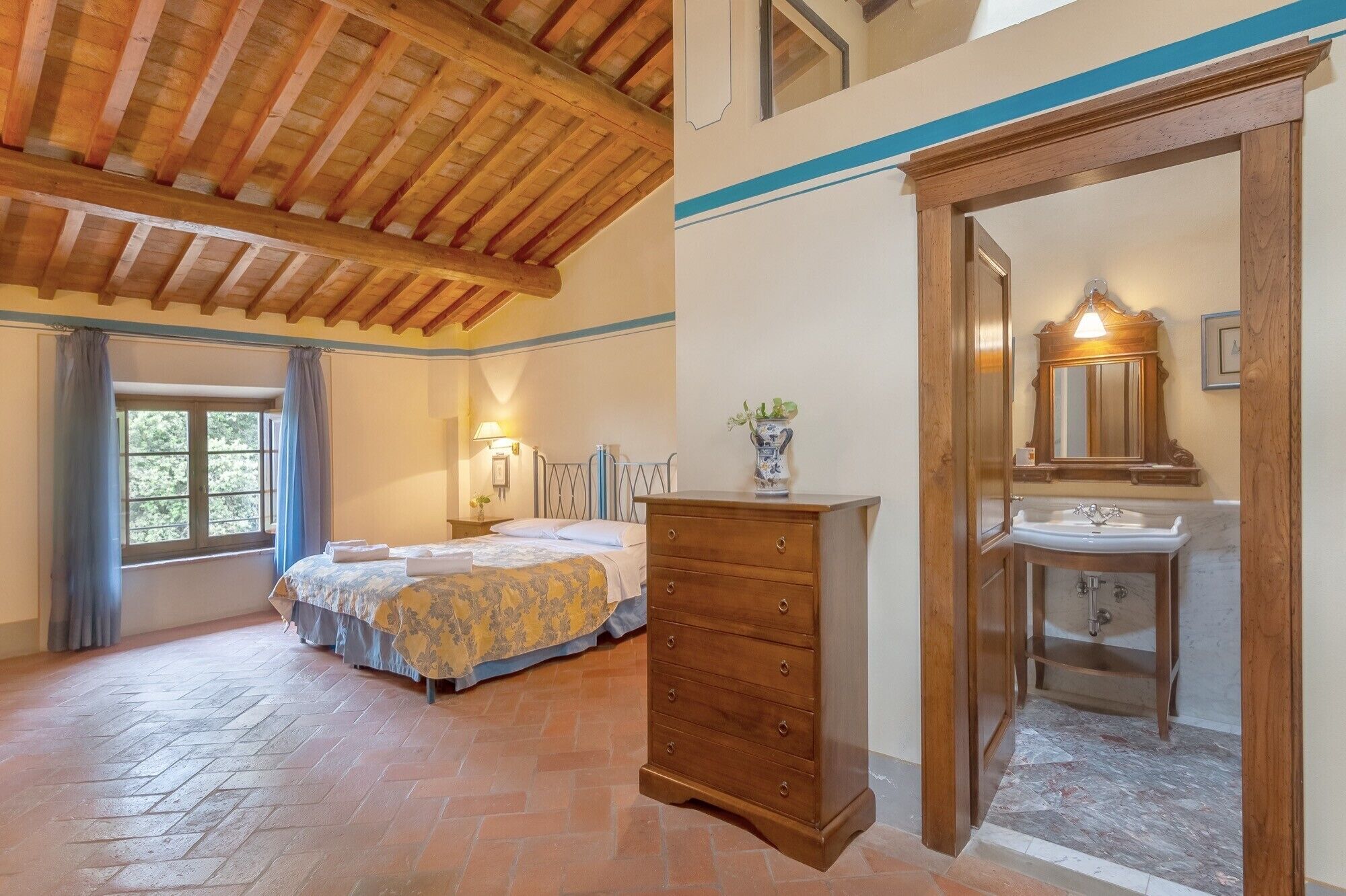 3 makuuhuonetta, silitysrauta/-lauta, ilmainen Wi-Fi, vuodevaatteet