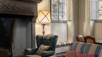 TV, caminetto, tavolo da ping pong