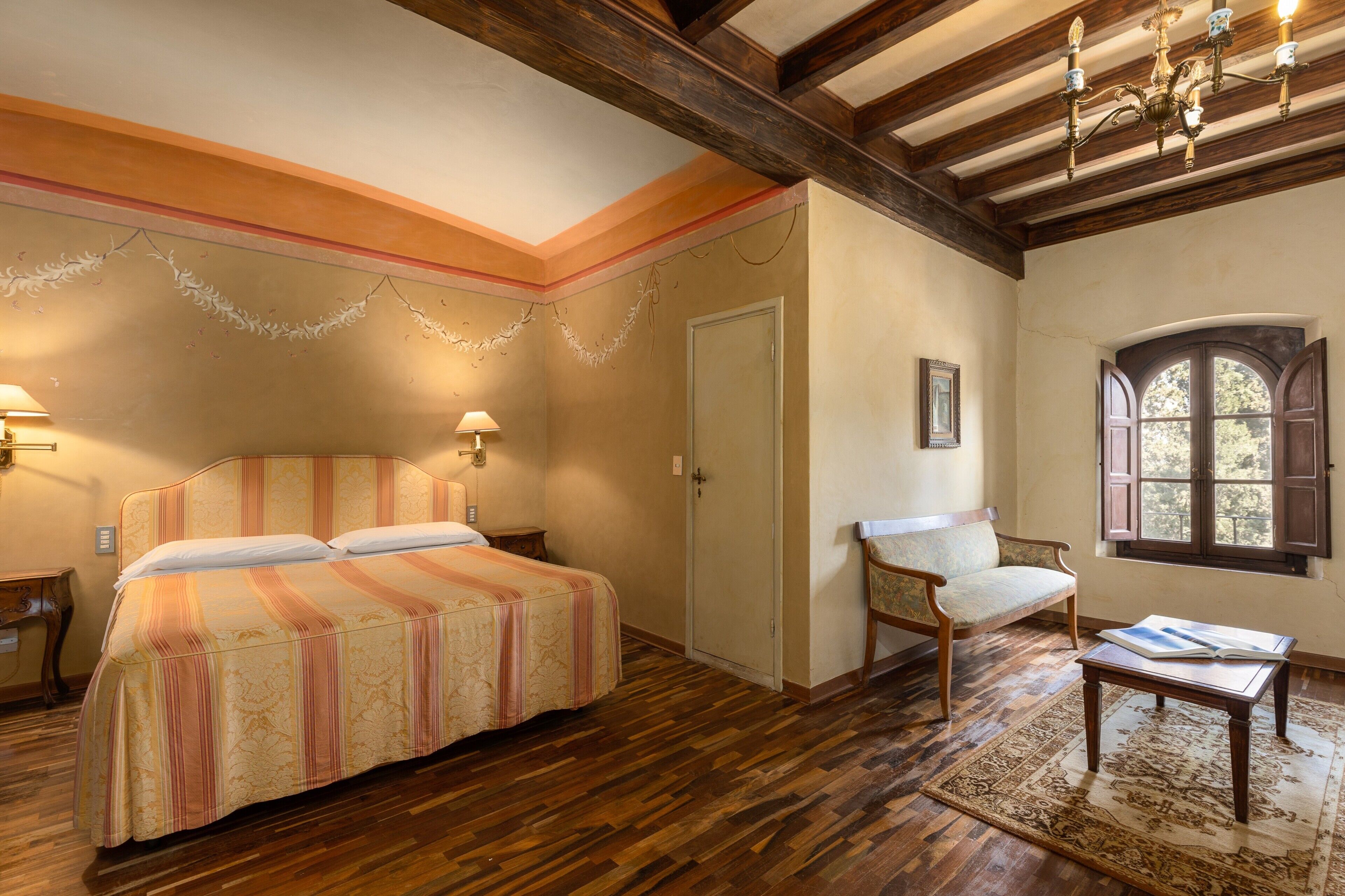 7 chambres, fer et planche à repasser, Wi-Fi gratuit, draps fournis