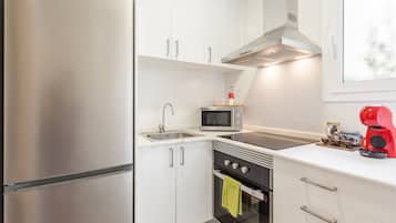 冰箱、微波炉、烤箱、炉灶