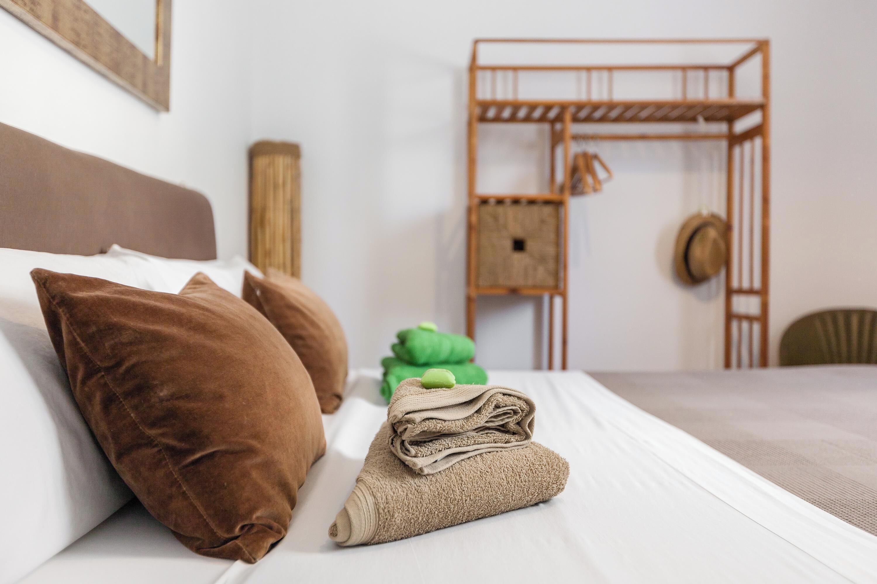 1 slaapkamer, een strijkplank/strijkijzer, gratis wifi, beddengoed