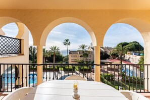 屋外ダイニングエリア