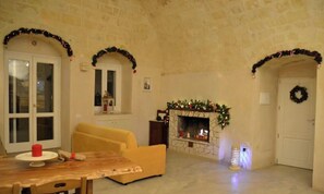 Interior - Suite in cave with terrace and view of Sassi di Matera (Matera)