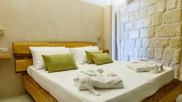 2 bedrooms, in-room safe, desk, iron/ironing board