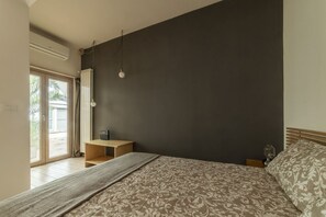 1 slaapkamer, een strijkplank/strijkijzer, wifi