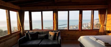 Deluxe Room - Unique Sea View | 高級寢具、迷你吧、隔音、免費 Wi-Fi